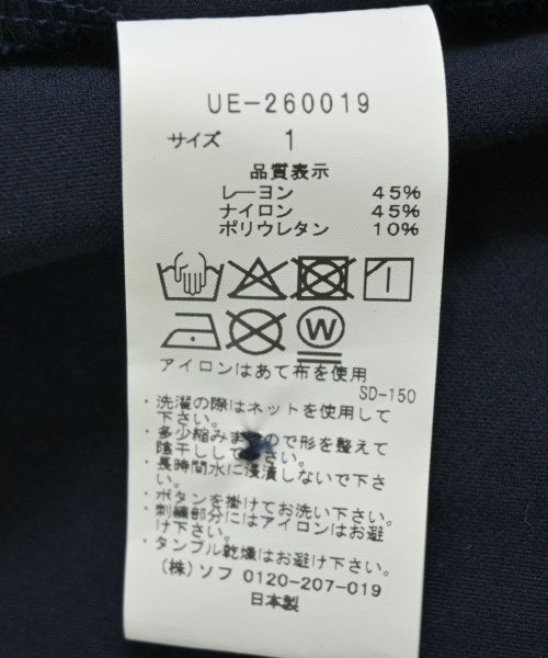 uniform experiment เสื้อยืด/เสื้อท็อปส์