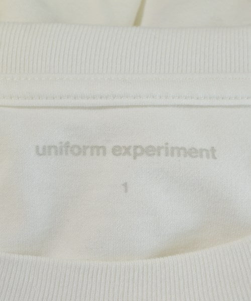 uniform experiment เสื้อยืด/เสื้อท็อปส์