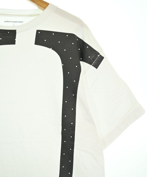 uniform experiment เสื้อยืด/เสื้อท็อปส์
