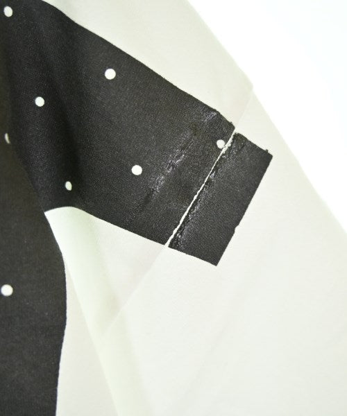 uniform experiment เสื้อยืด/เสื้อท็อปส์