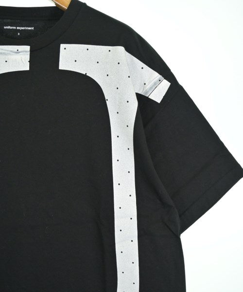 uniform experiment เสื้อยืด/เสื้อท็อปส์