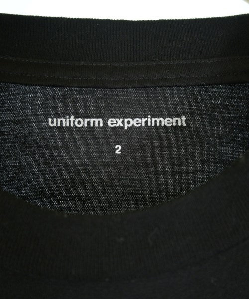 uniform experiment เสื้อยืด/เสื้อท็อปส์
