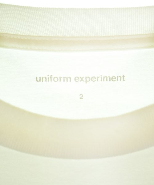 uniform experiment เสื้อยืด/เสื้อท็อปส์