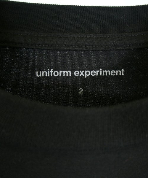 uniform experiment เสื้อยืด/เสื้อท็อปส์