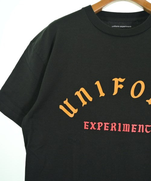 uniform experiment เสื้อยืด/เสื้อท็อปส์