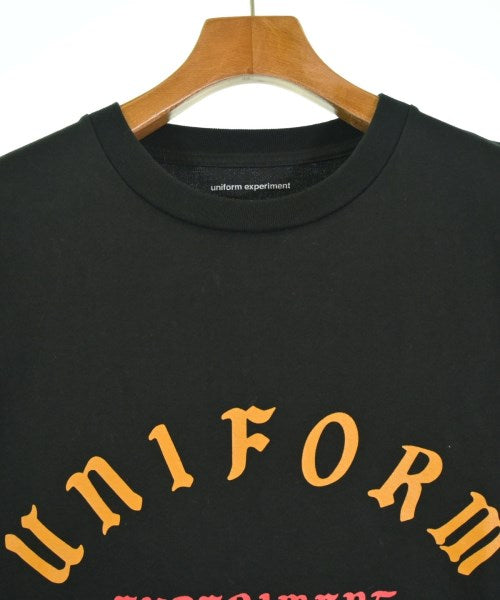 uniform experiment เสื้อยืด/เสื้อท็อปส์