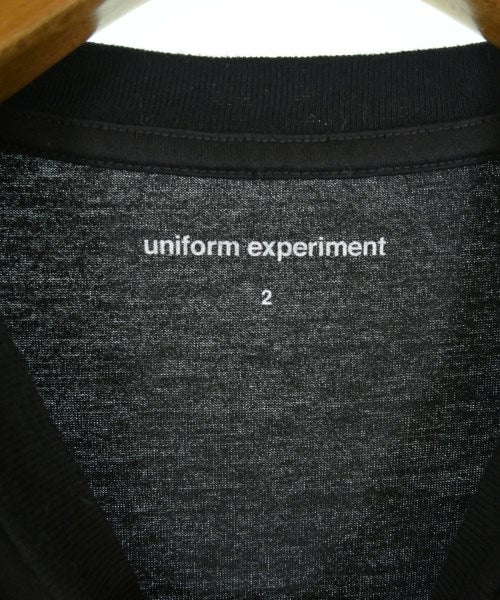 uniform experiment เสื้อยืด/เสื้อท็อปส์