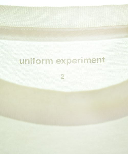 uniform experiment เสื้อยืด/เสื้อท็อปส์