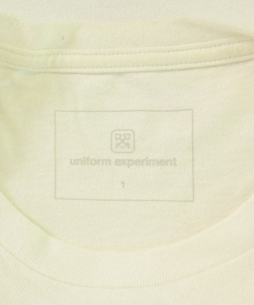 uniform experiment เสื้อยืด/เสื้อท็อปส์