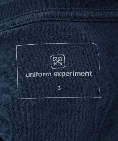 uniform experiment เสื้อยืด/เสื้อท็อปส์