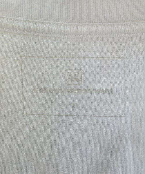 uniform experiment เสื้อยืด/เสื้อท็อปส์