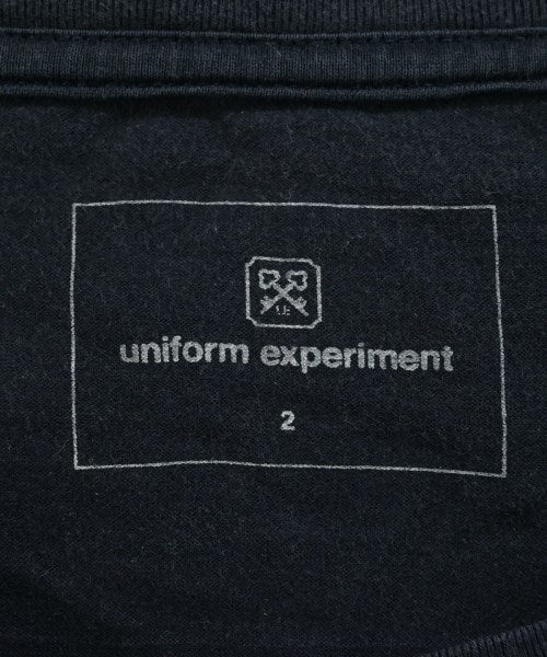 uniform experiment เสื้อยืด/เสื้อท็อปส์