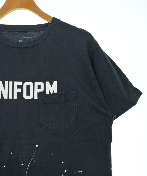 uniform experiment เสื้อยืด/เสื้อท็อปส์
