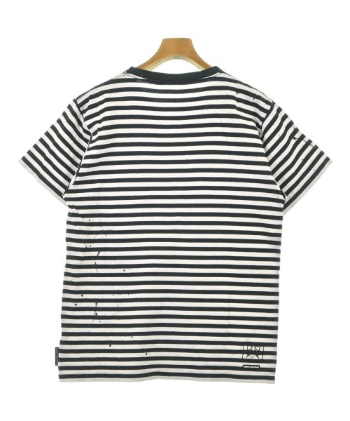 uniform experiment เสื้อยืด/เสื้อท็อปส์