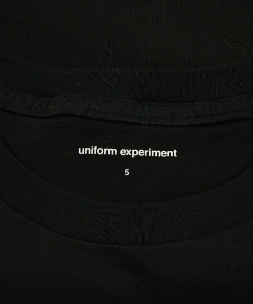 uniform experiment เสื้อยืด/เสื้อท็อปส์