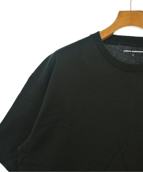 uniform experiment เสื้อยืด/เสื้อท็อปส์