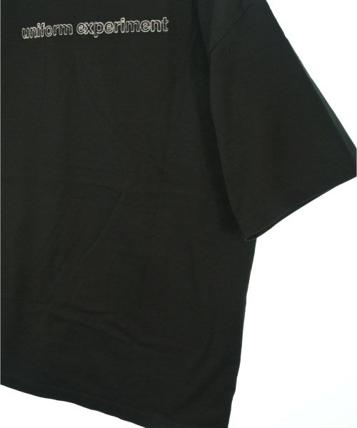 uniform experiment เสื้อยืด/เสื้อท็อปส์