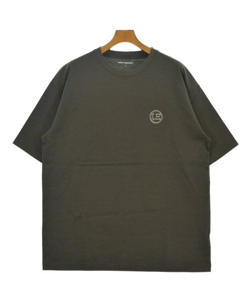 uniform experiment เสื้อยืด/เสื้อท็อปส์