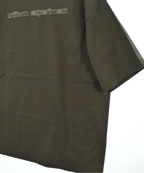 uniform experiment เสื้อยืด/เสื้อท็อปส์