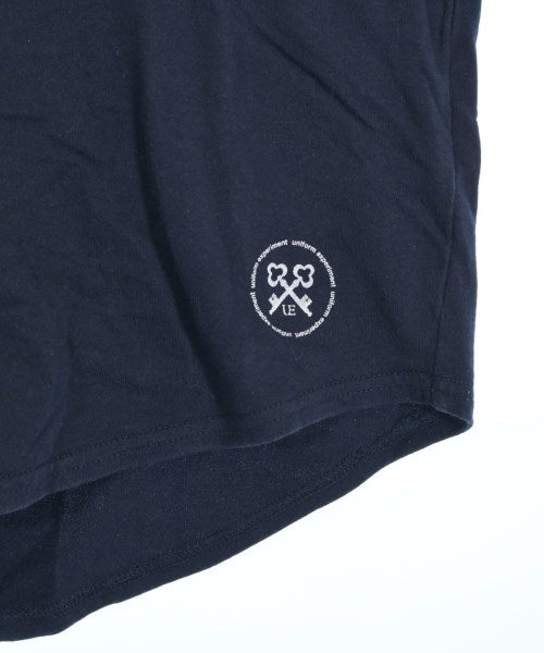 uniform experiment เสื้อยืด/เสื้อท็อปส์