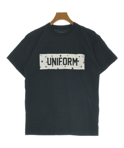 uniform experiment เสื้อยืด/เสื้อท็อปส์