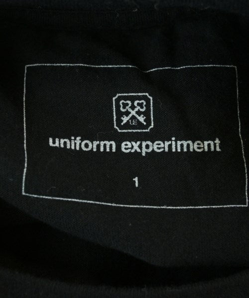 uniform experiment เสื้อยืด/เสื้อท็อปส์