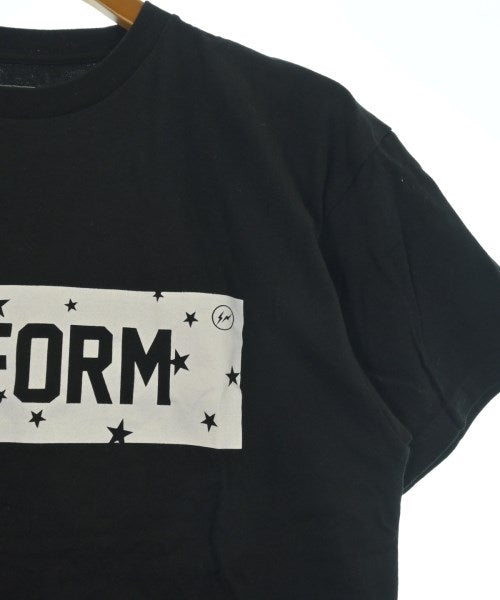 uniform experiment เสื้อยืด/เสื้อท็อปส์