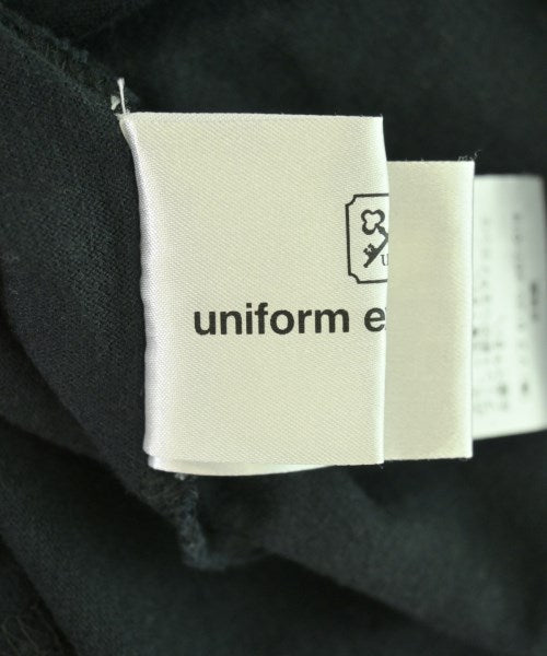 uniform experiment เสื้อยืด/เสื้อท็อปส์