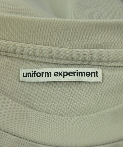 uniform experiment เสื้อยืด/เสื้อท็อปส์