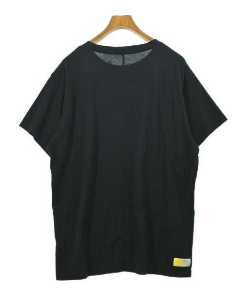 uniform experiment เสื้อยืด/เสื้อท็อปส์