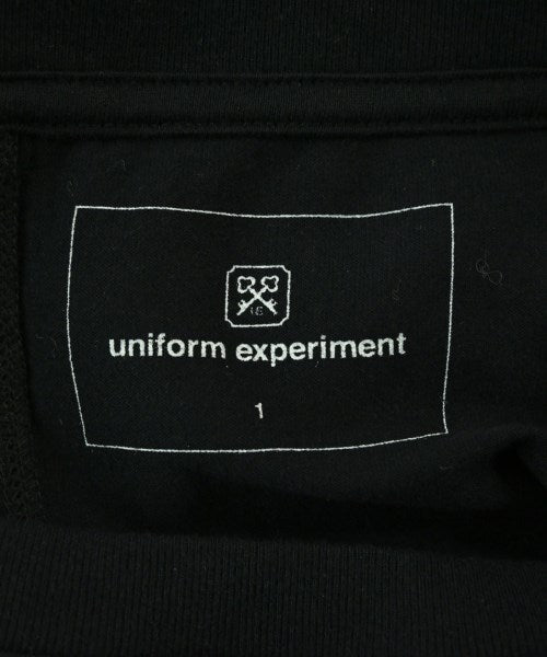 uniform experiment เสื้อยืด/เสื้อท็อปส์