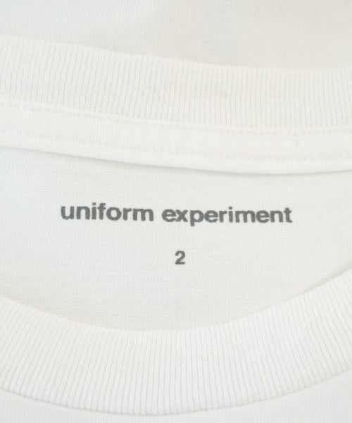 uniform experiment เสื้อยืด/เสื้อท็อปส์