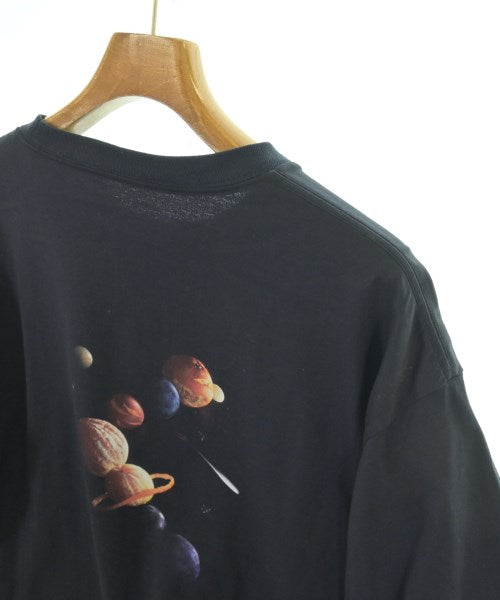 uniform experiment เสื้อยืด/เสื้อท็อปส์