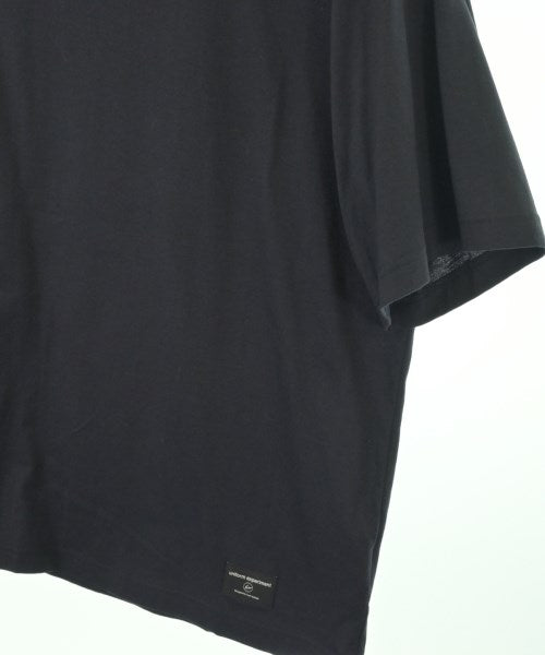 uniform experiment เสื้อยืด/เสื้อท็อปส์