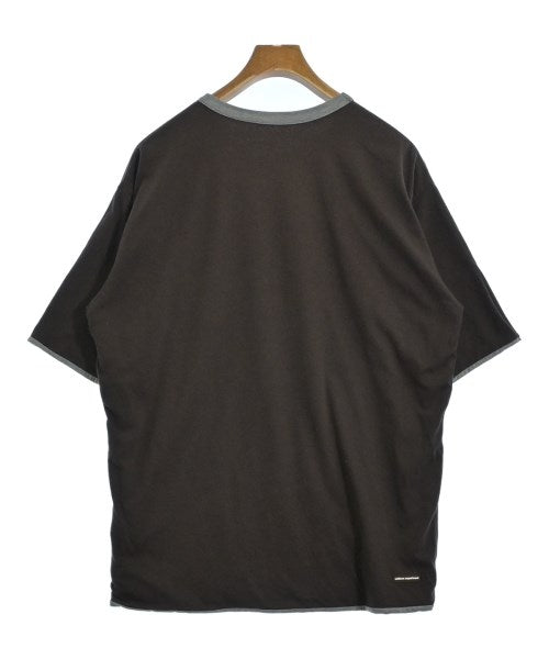 uniform experiment เสื้อยืด/เสื้อท็อปส์
