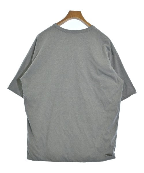 uniform experiment เสื้อยืด/เสื้อท็อปส์