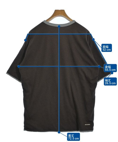 uniform experiment เสื้อยืด/เสื้อท็อปส์