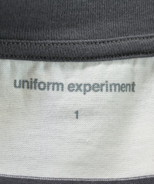 uniform experiment เสื้อยืด/เสื้อท็อปส์