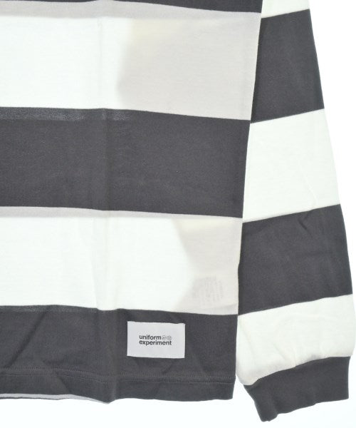 uniform experiment เสื้อยืด/เสื้อท็อปส์