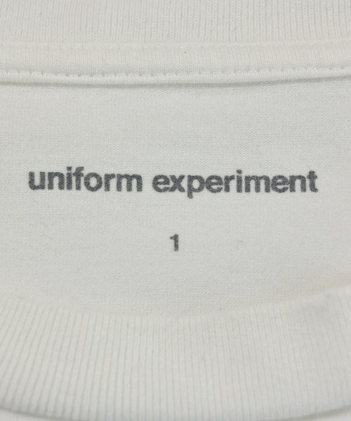 uniform experiment เสื้อยืด/เสื้อท็อปส์