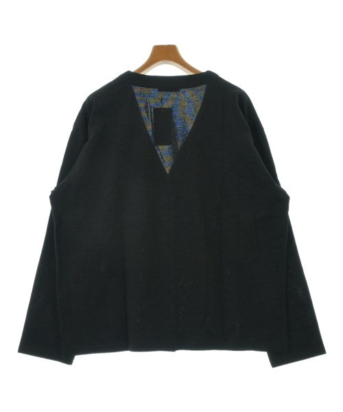 uniform experiment เสื้อยืด/เสื้อท็อปส์