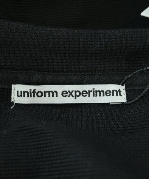 uniform experiment เสื้อยืด/เสื้อท็อปส์