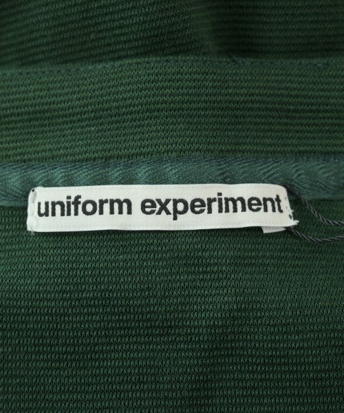 uniform experiment เสื้อยืด/เสื้อท็อปส์