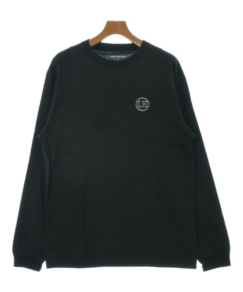 uniform experiment เสื้อยืด/เสื้อท็อปส์