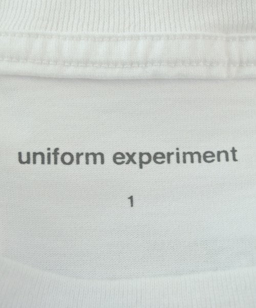 uniform experiment เสื้อยืด/เสื้อท็อปส์