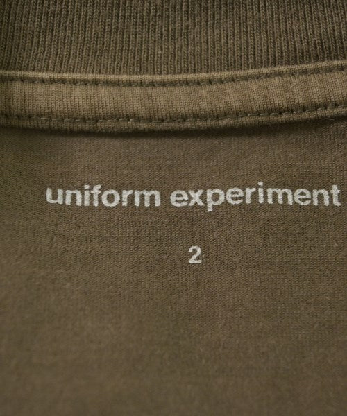 uniform experiment เสื้อยืด/เสื้อท็อปส์