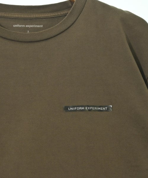 uniform experiment เสื้อยืด/เสื้อท็อปส์