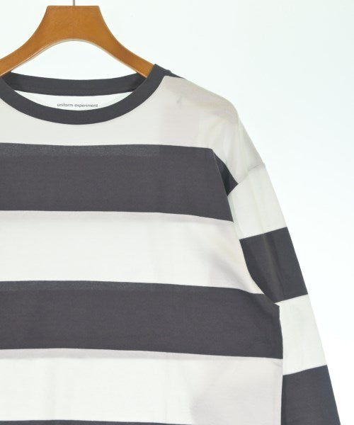 uniform experiment เสื้อยืด/เสื้อท็อปส์