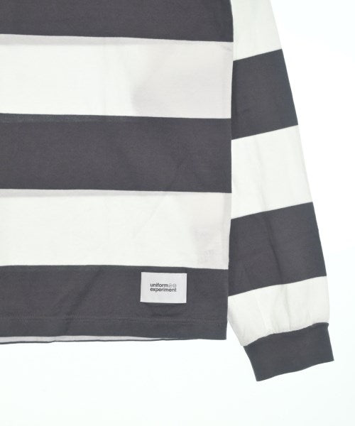 uniform experiment เสื้อยืด/เสื้อท็อปส์