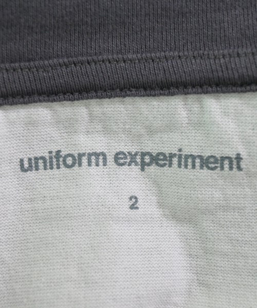 uniform experiment เสื้อยืด/เสื้อท็อปส์